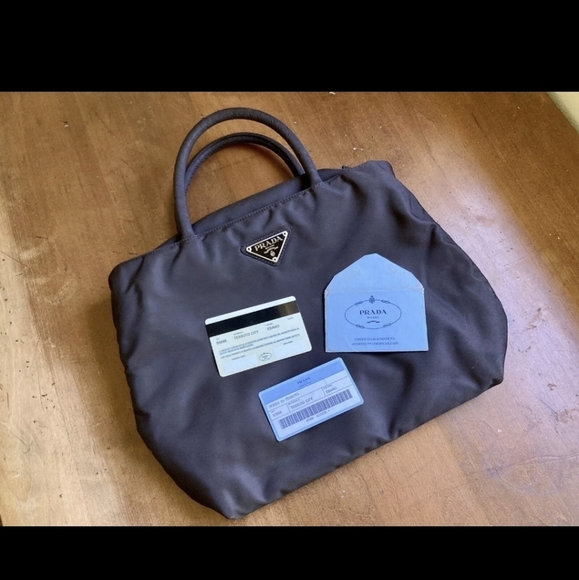 Authentic Prada handbag - Picture 2 of 13